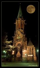 Kirche bei Vollmond