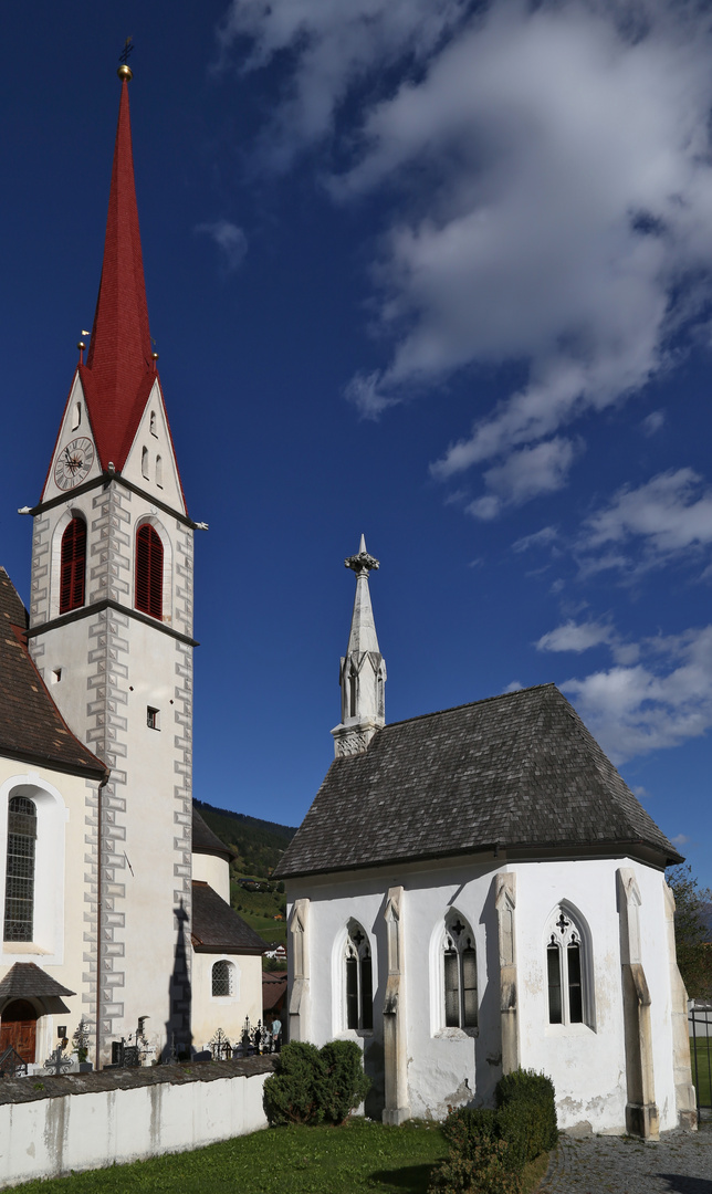 Kirche, Friedhof und Kapelle in Mareit (2016_10_05_EOS 6D_9999_214_ji)