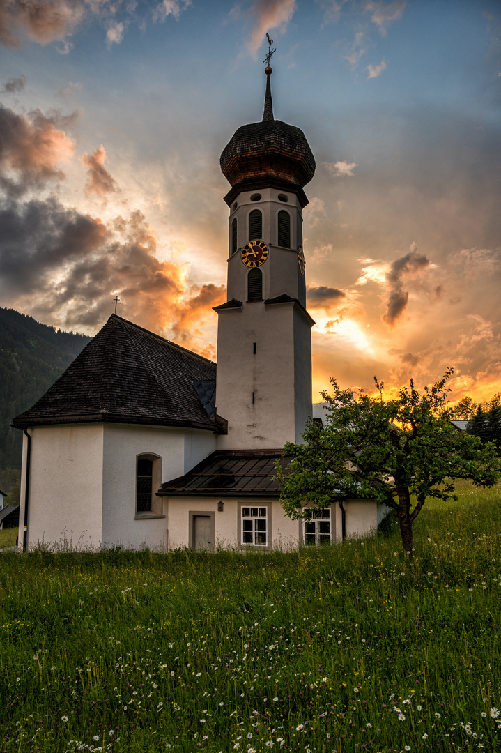 Kirche Gortipohl im Abendrot