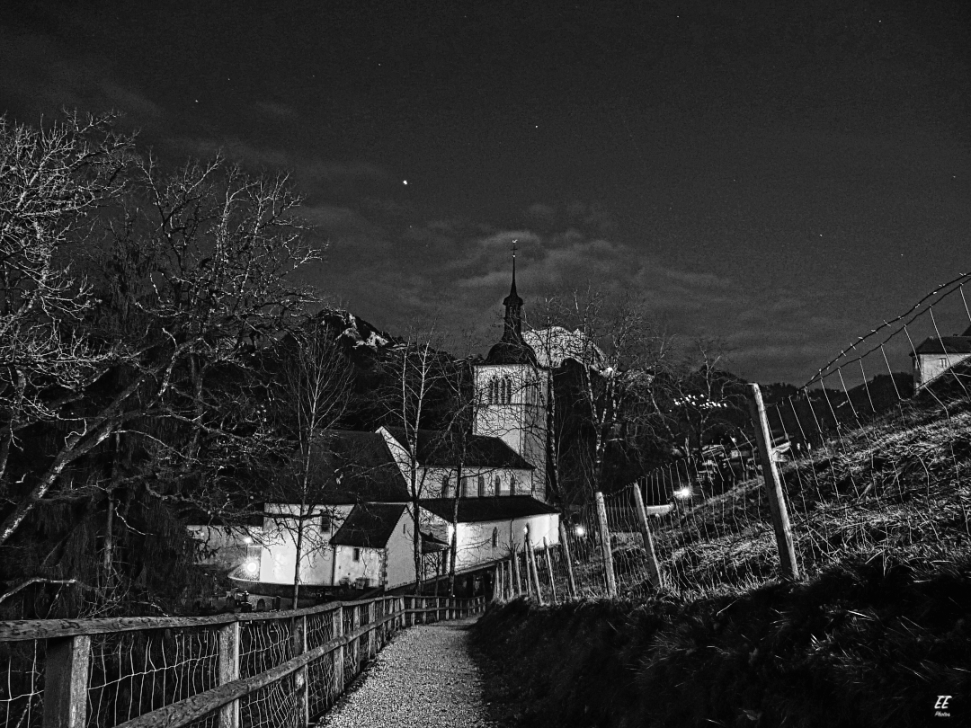 Kirche Greyerz in schwarz/weiss