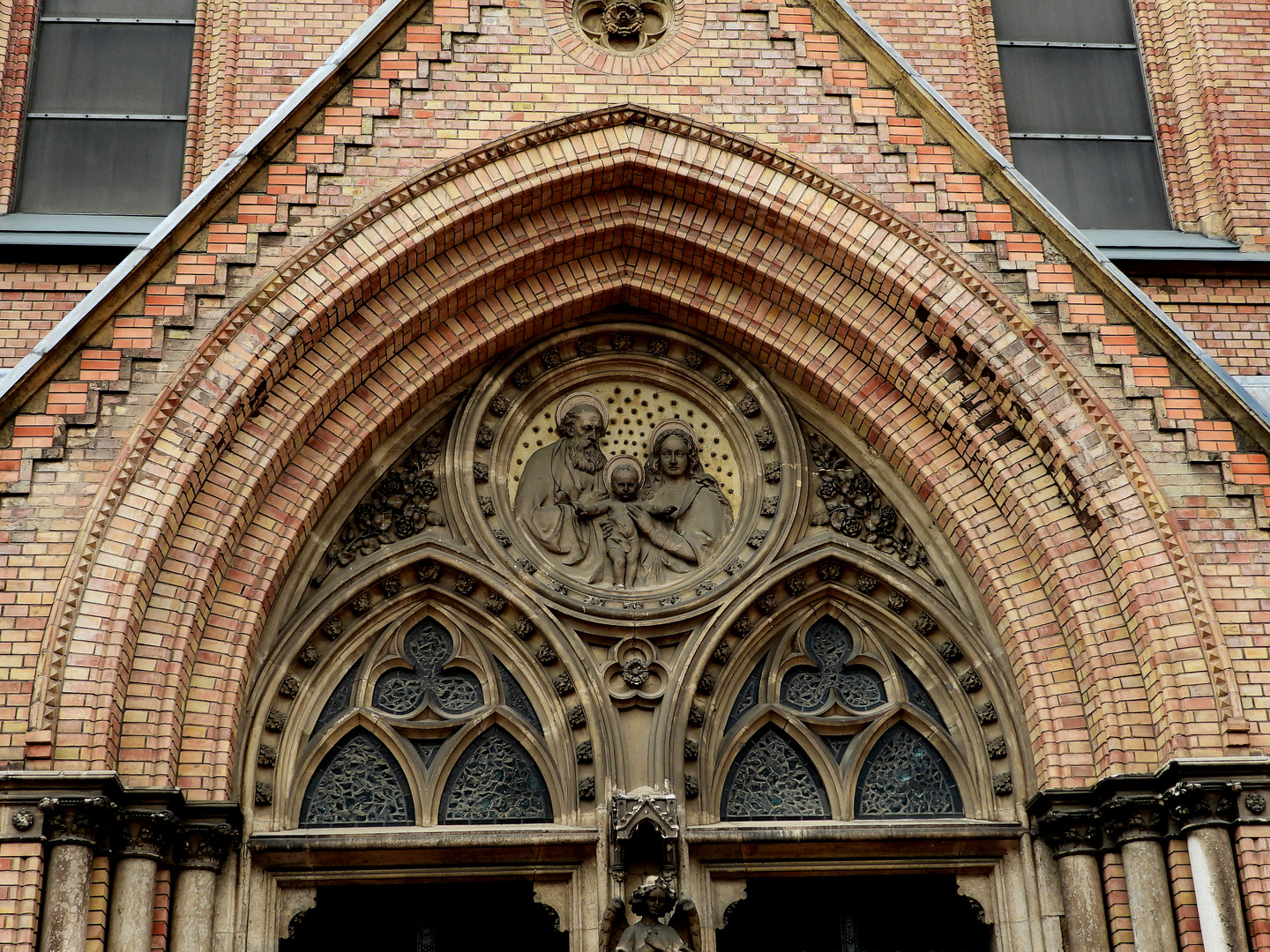 Kirche Haupteingang (Familienplatz) Wien Ottakring