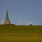 Kirche hinter dem Deich