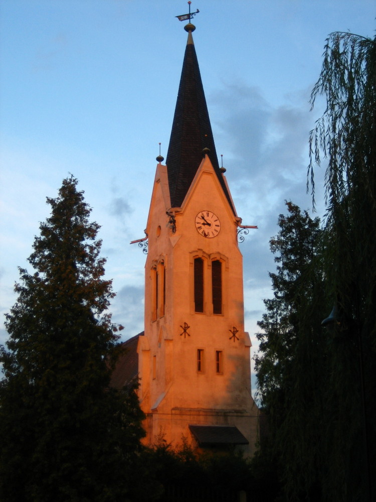 Kirche im Abendlicht