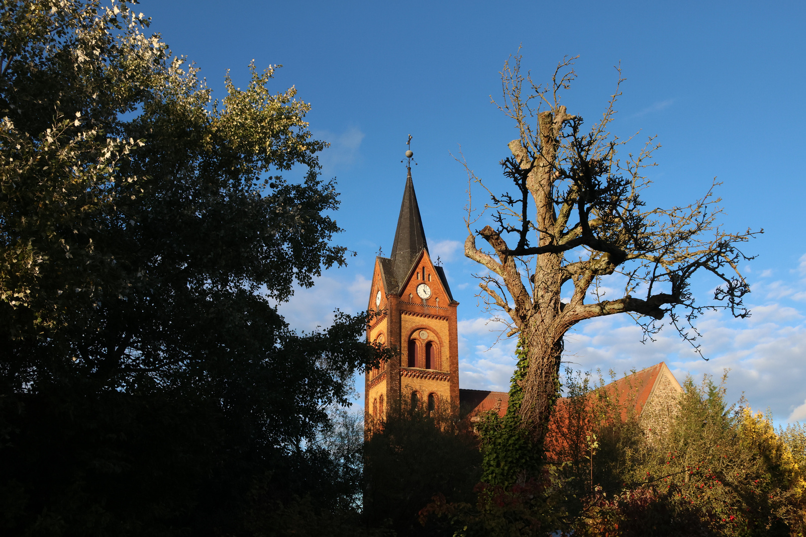 Kirche im Abendlicht