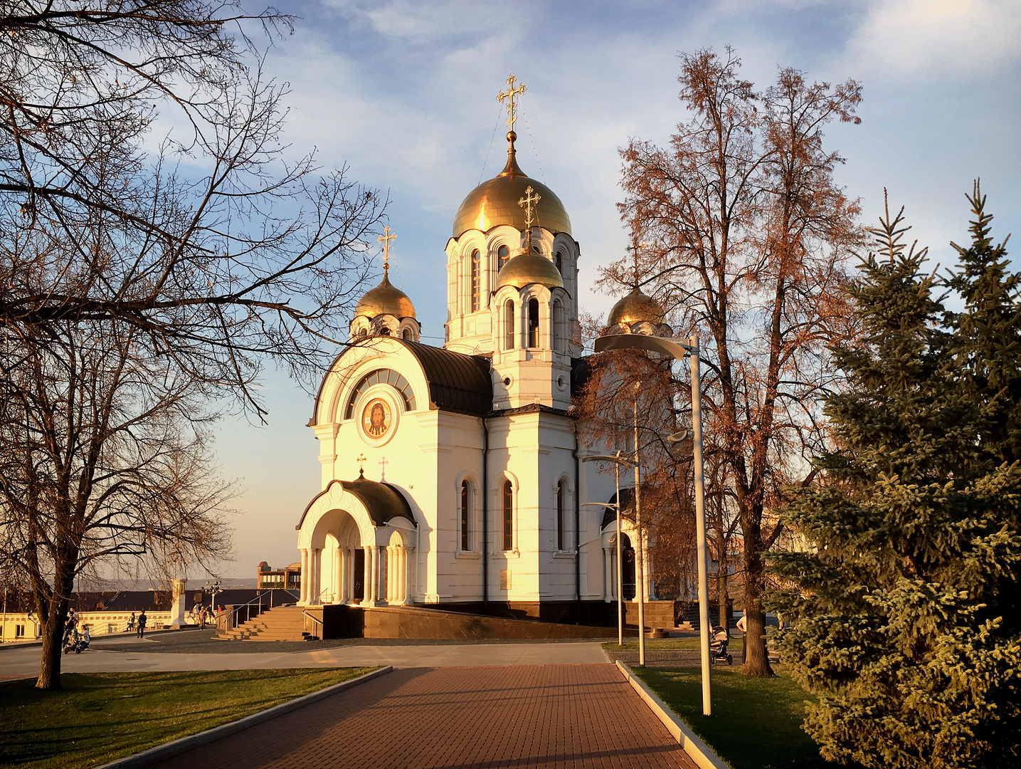 Kirche im Abendlicht