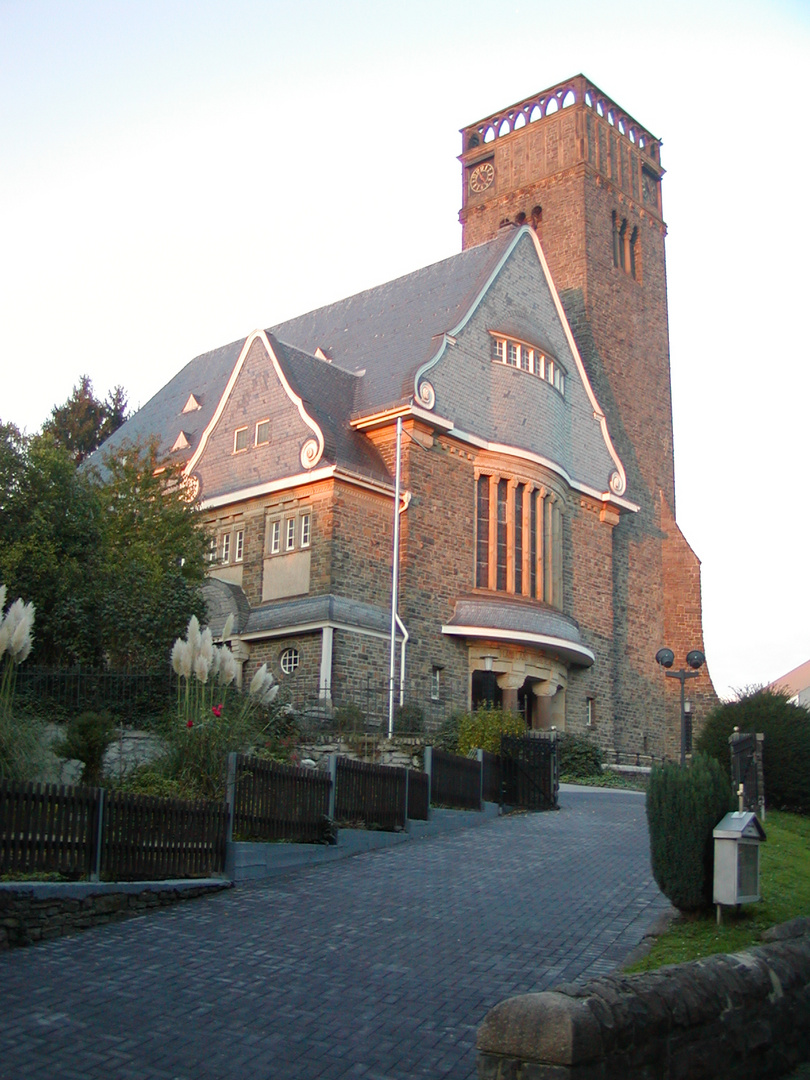 Kirche im Abendlicht