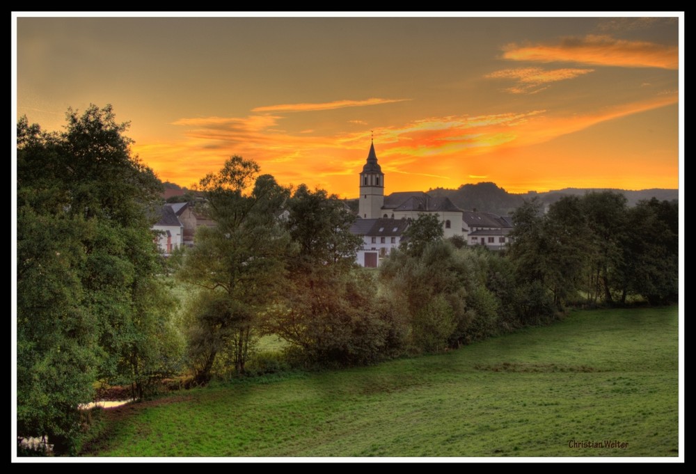 Kirche im Abendrot