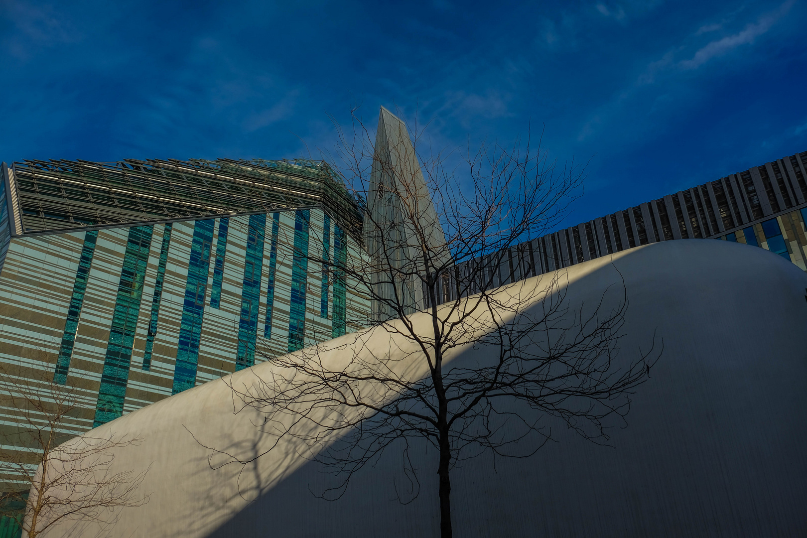 Kirche im "Blauhaus"-Stil