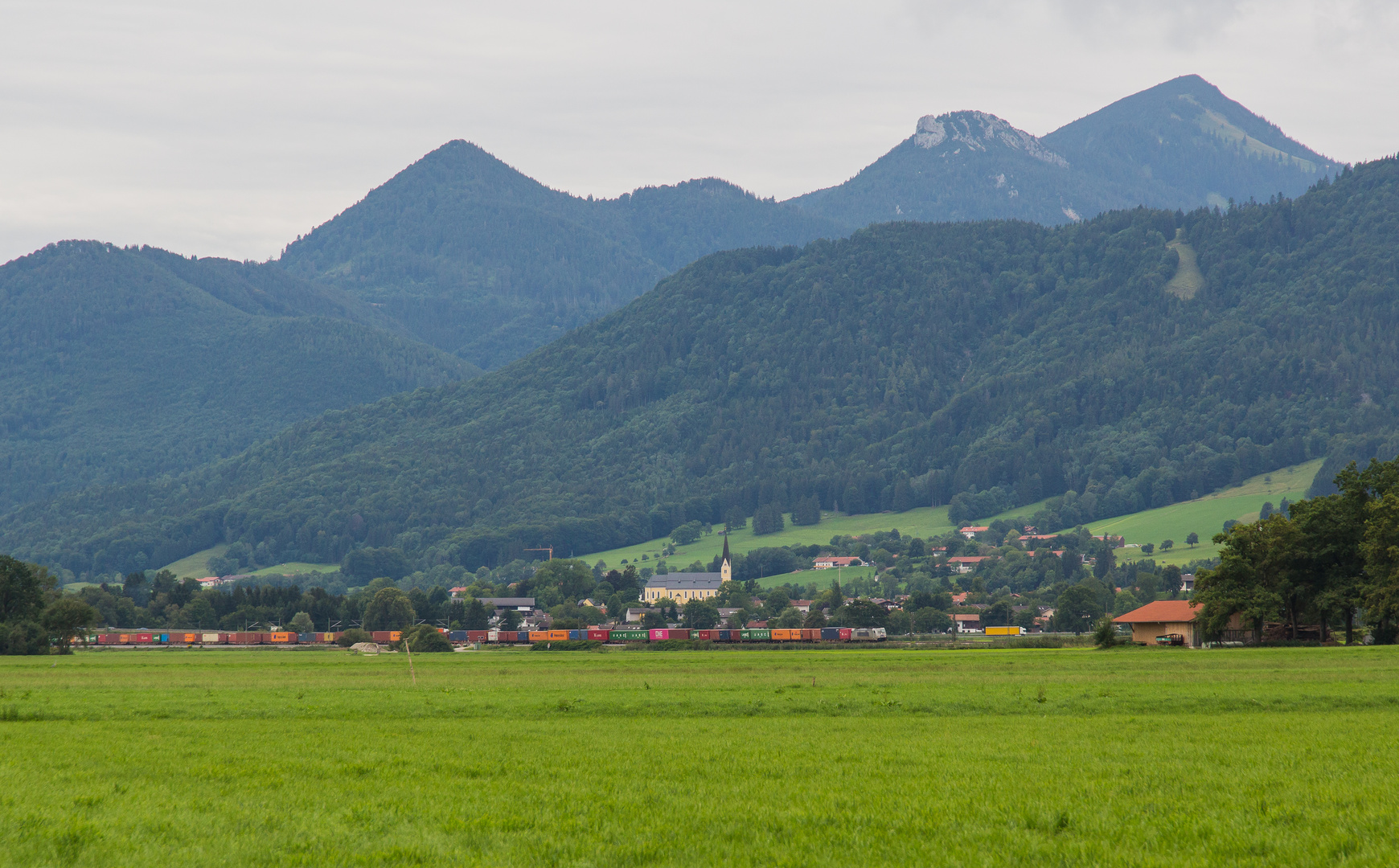 Kirche im Dorf