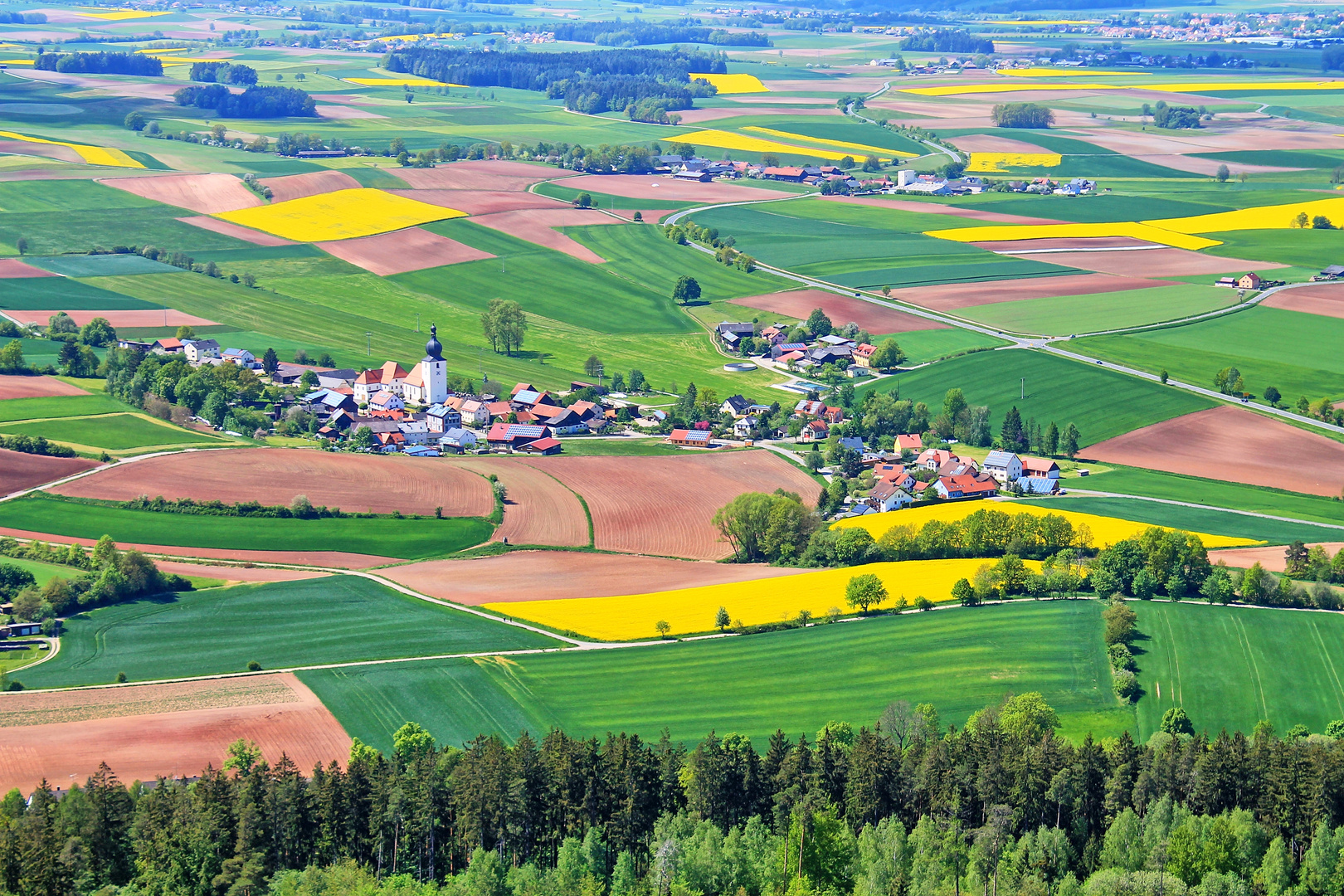 Kirche im Dorf