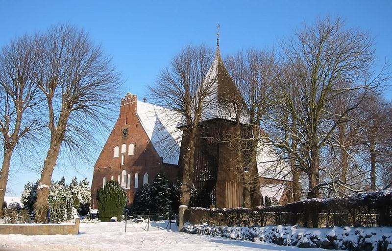 Kirche im Dorf