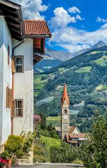 Kirche im Dorf lassen