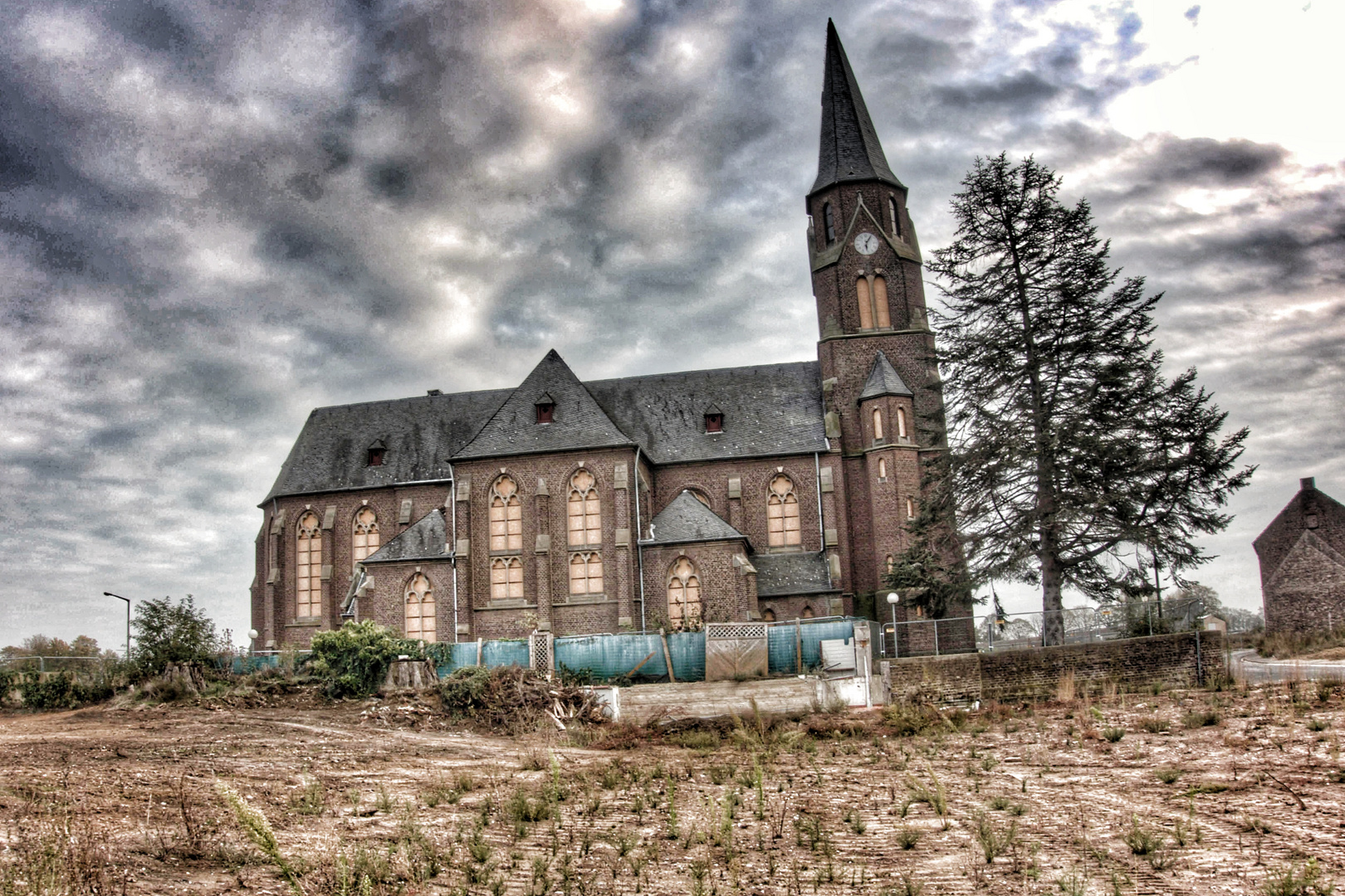 Kirche im Dorf lassen