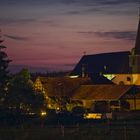 Kirche im Dorf, Nachtaufnahme