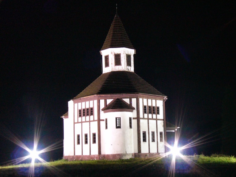 Kirche im Dunkel