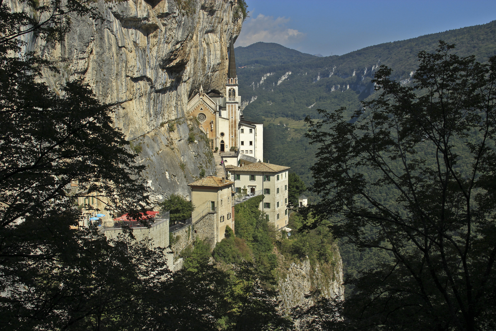 Kirche im Felsen