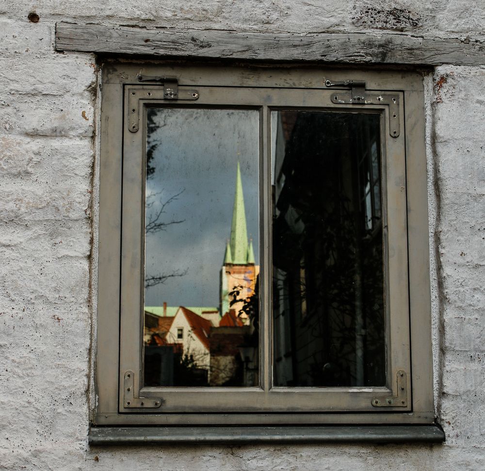 Kirche im Fenster