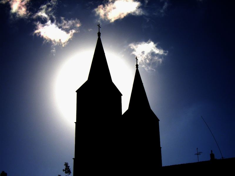 Kirche im Gegenlicht