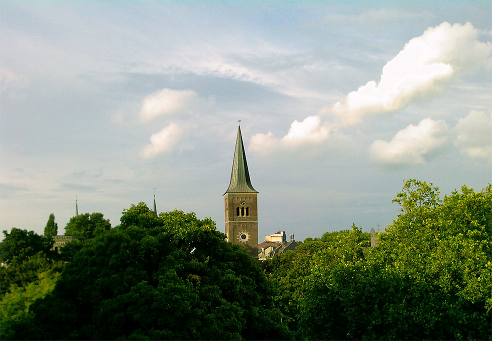 Kirche im Grünen