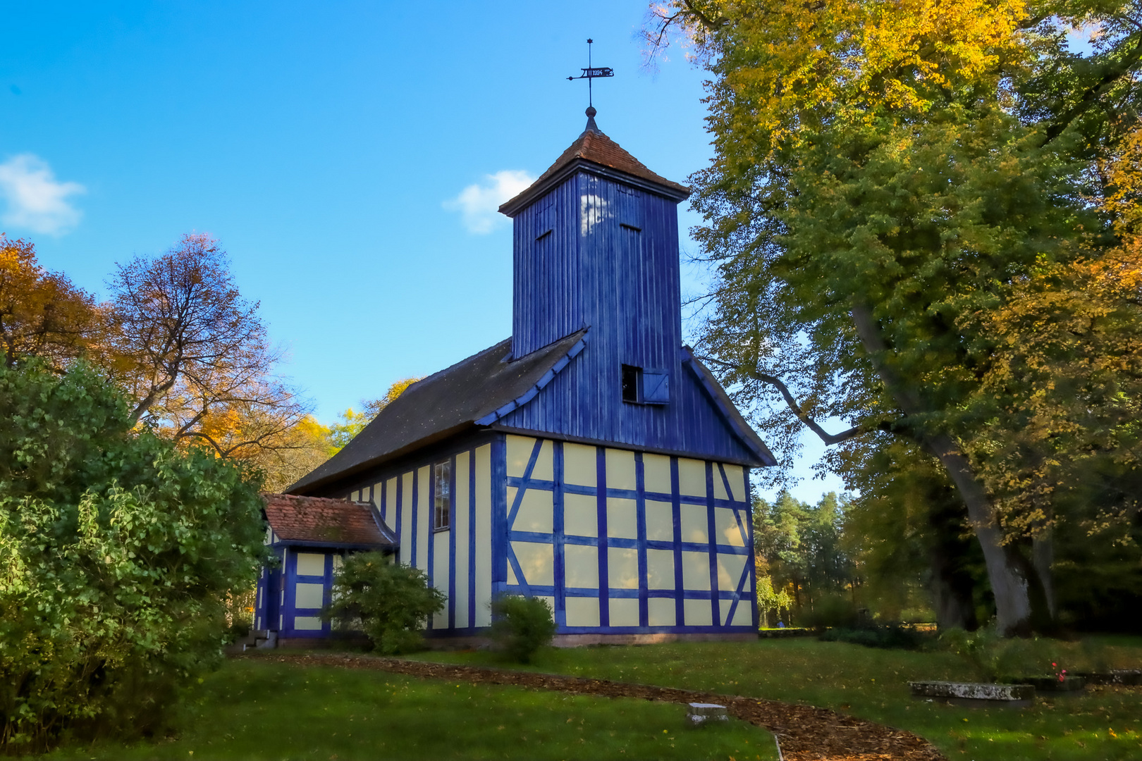 Kirche im Grünen