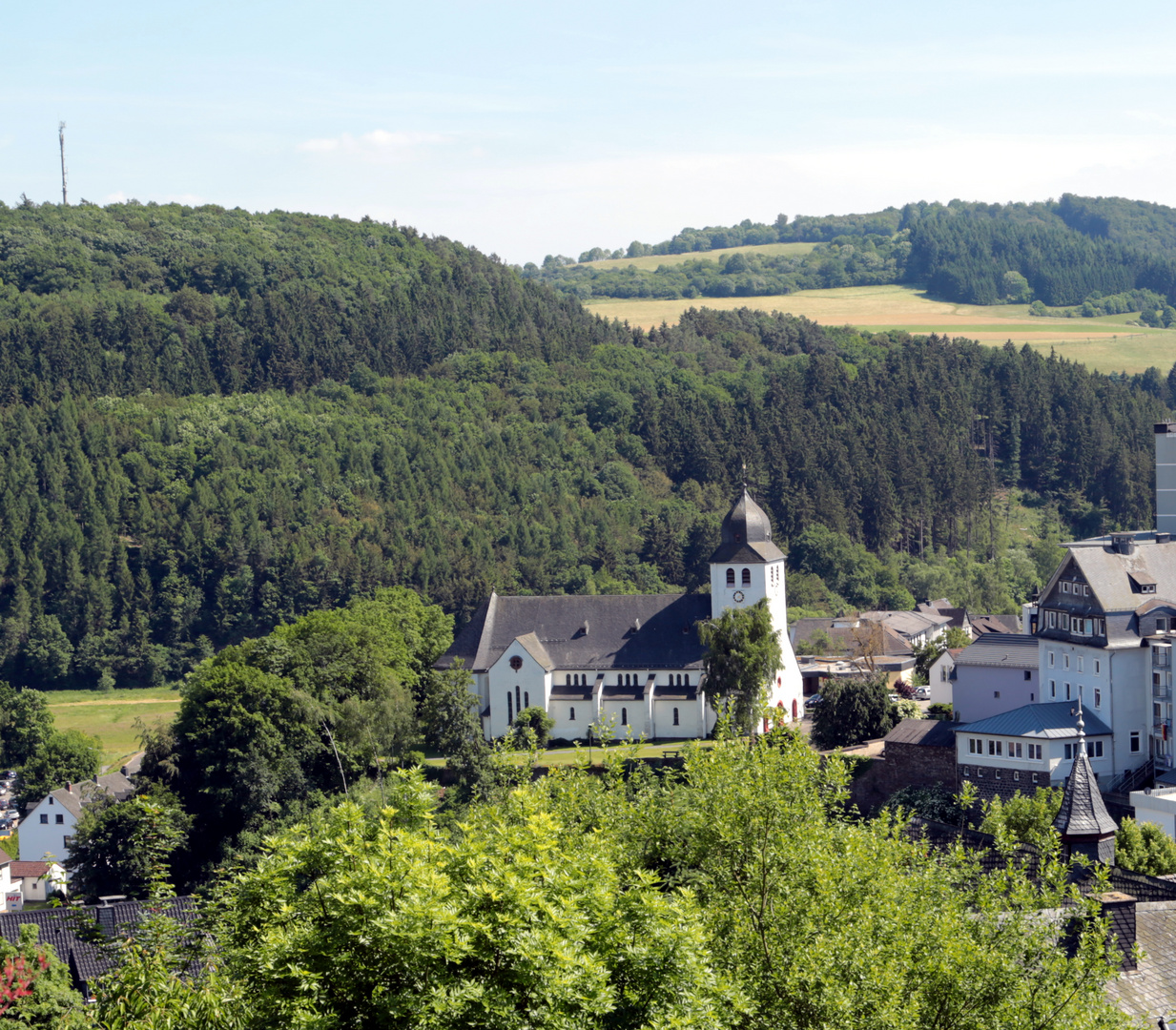 Kirche im Grünen