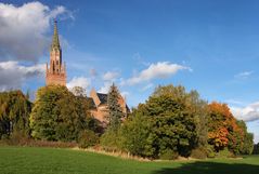 Kirche im Herbst