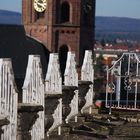 Kirche im Hintergrund