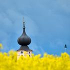 Kirche im Mai