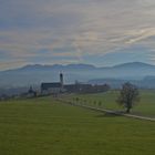 kirche im morgennebel