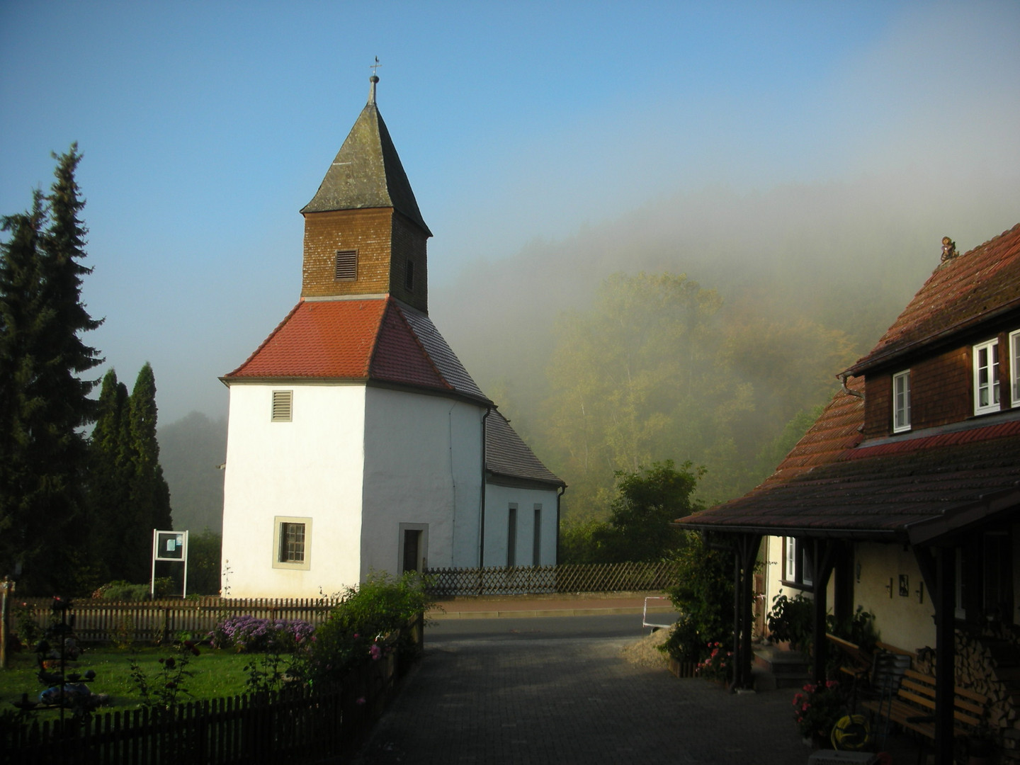 Kirche im Nebel