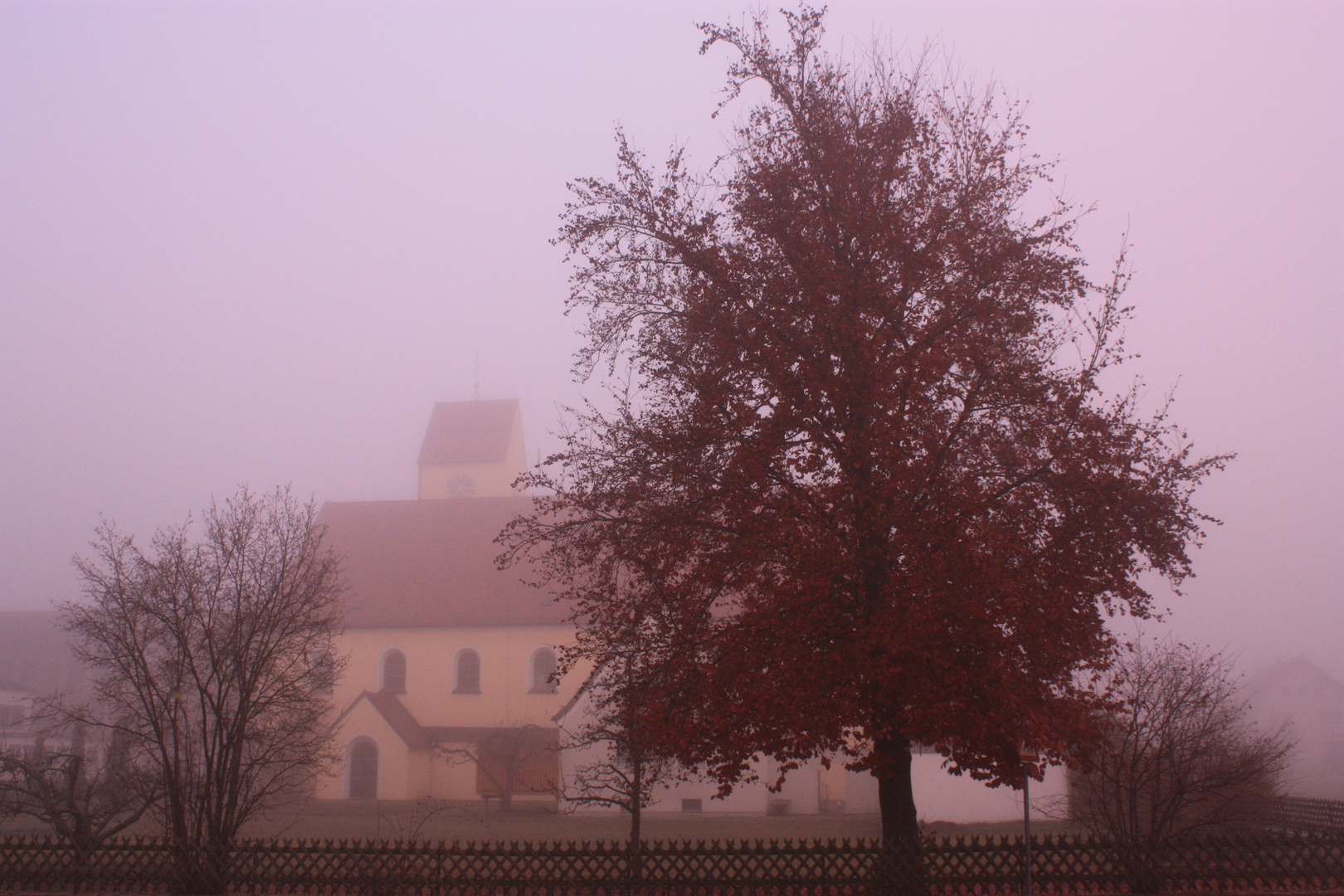 Kirche im Nebel