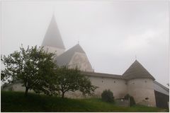 Kirche im Nebel