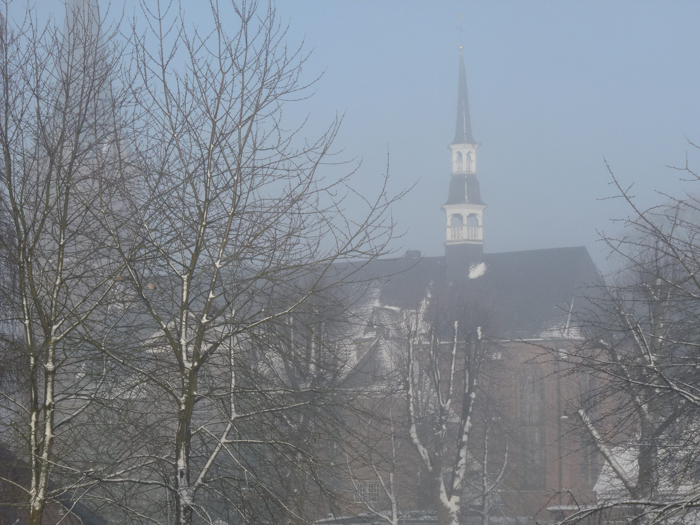 Kirche im Nebel