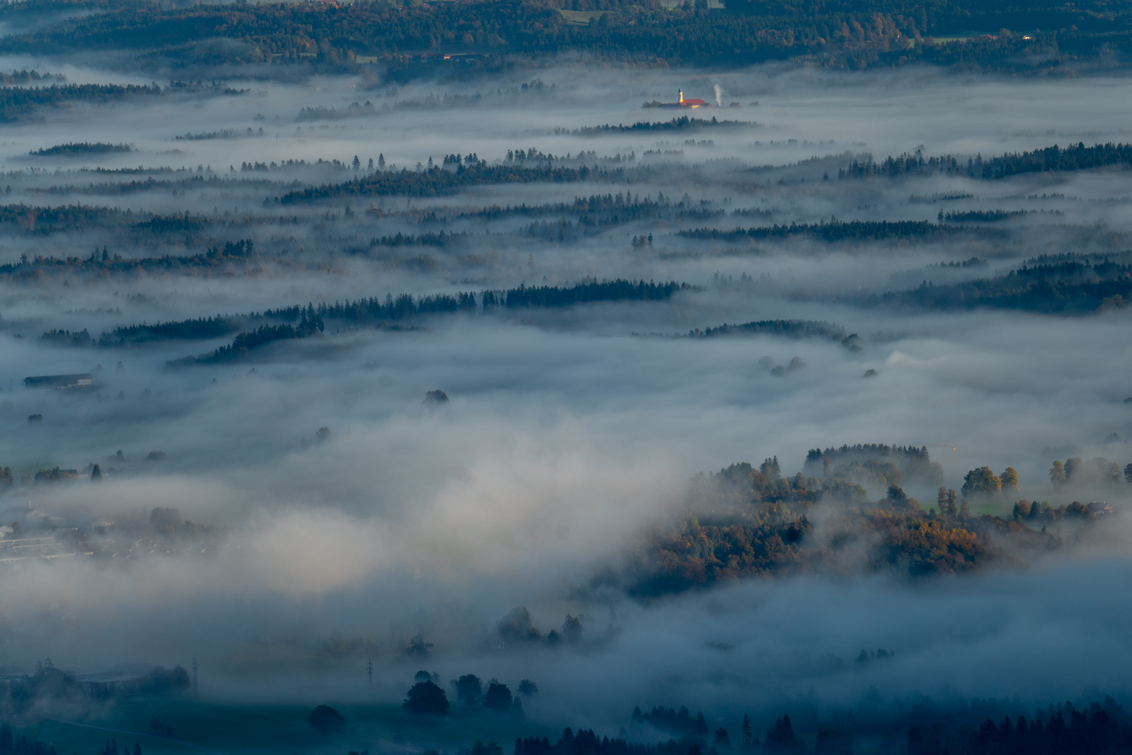 Kirche im Nebel