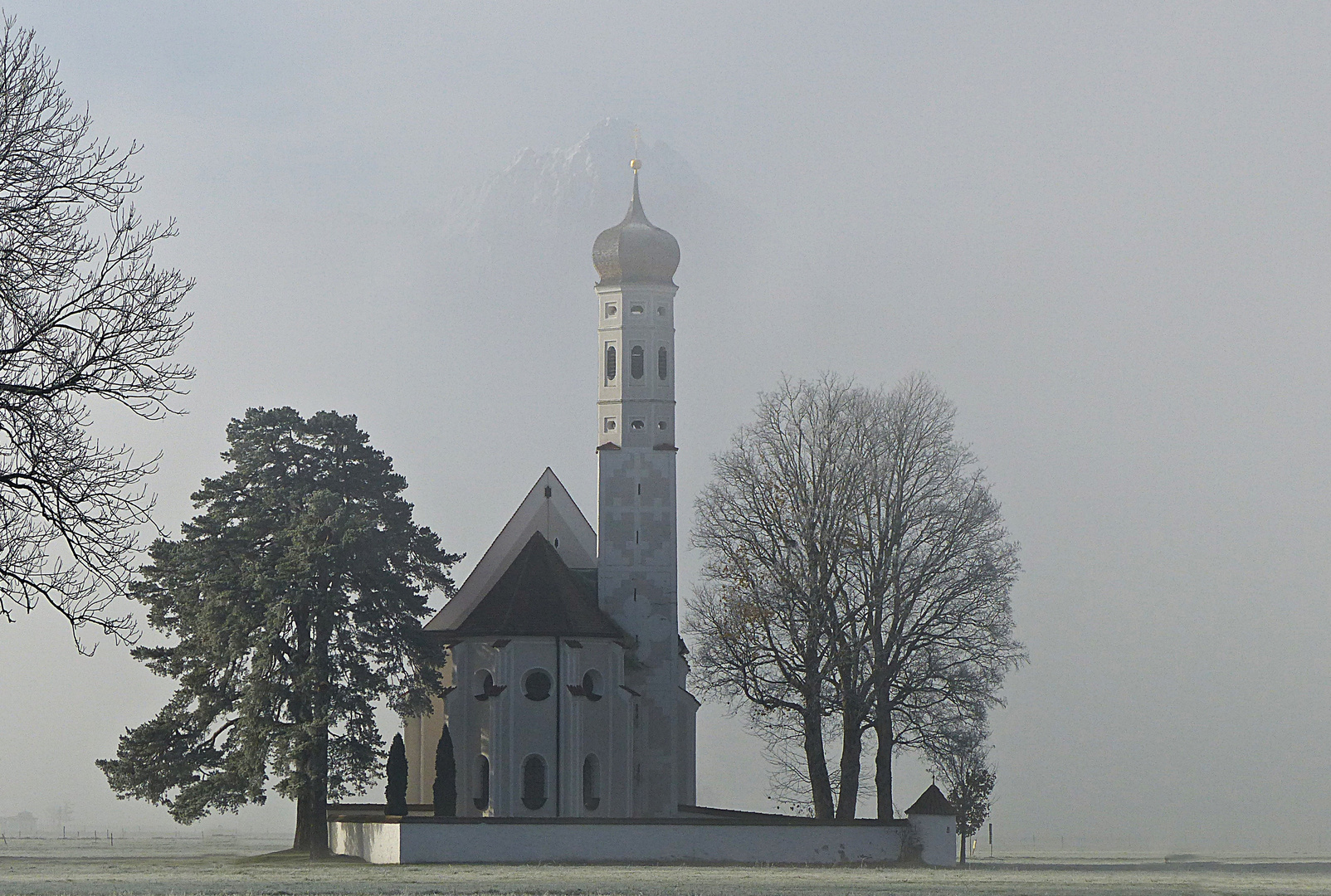 Kirche im Nebel