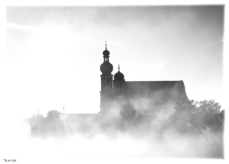 Kirche im Nebel