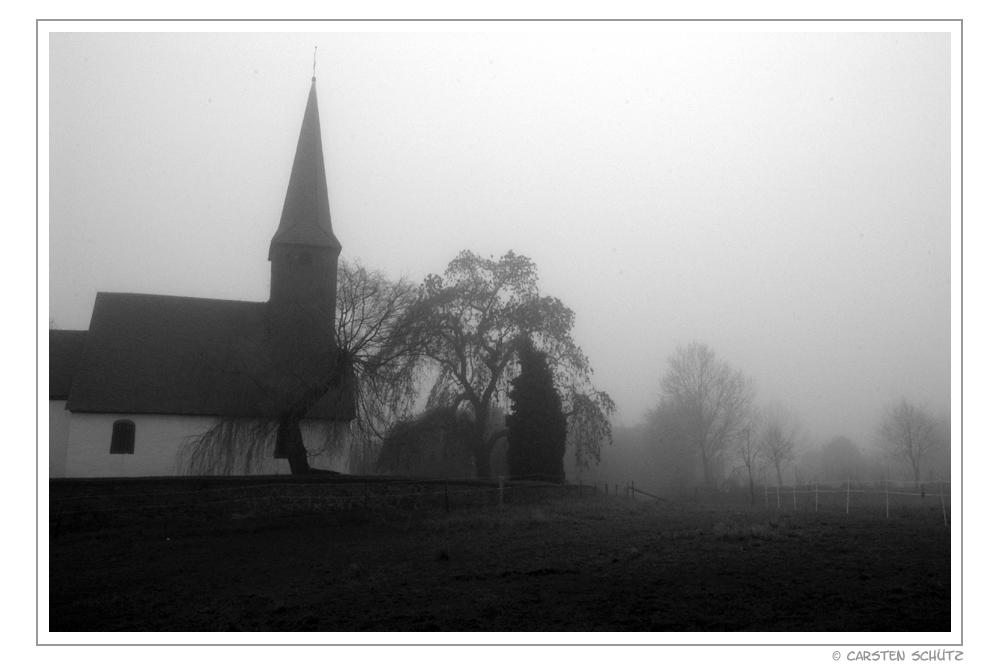 Kirche im Nebel