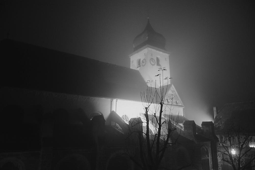 Kirche im Nebel