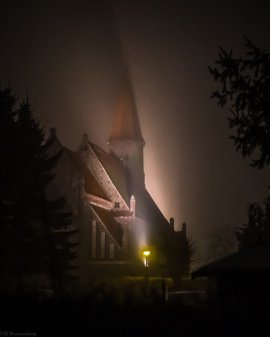 Kirche im Nebel