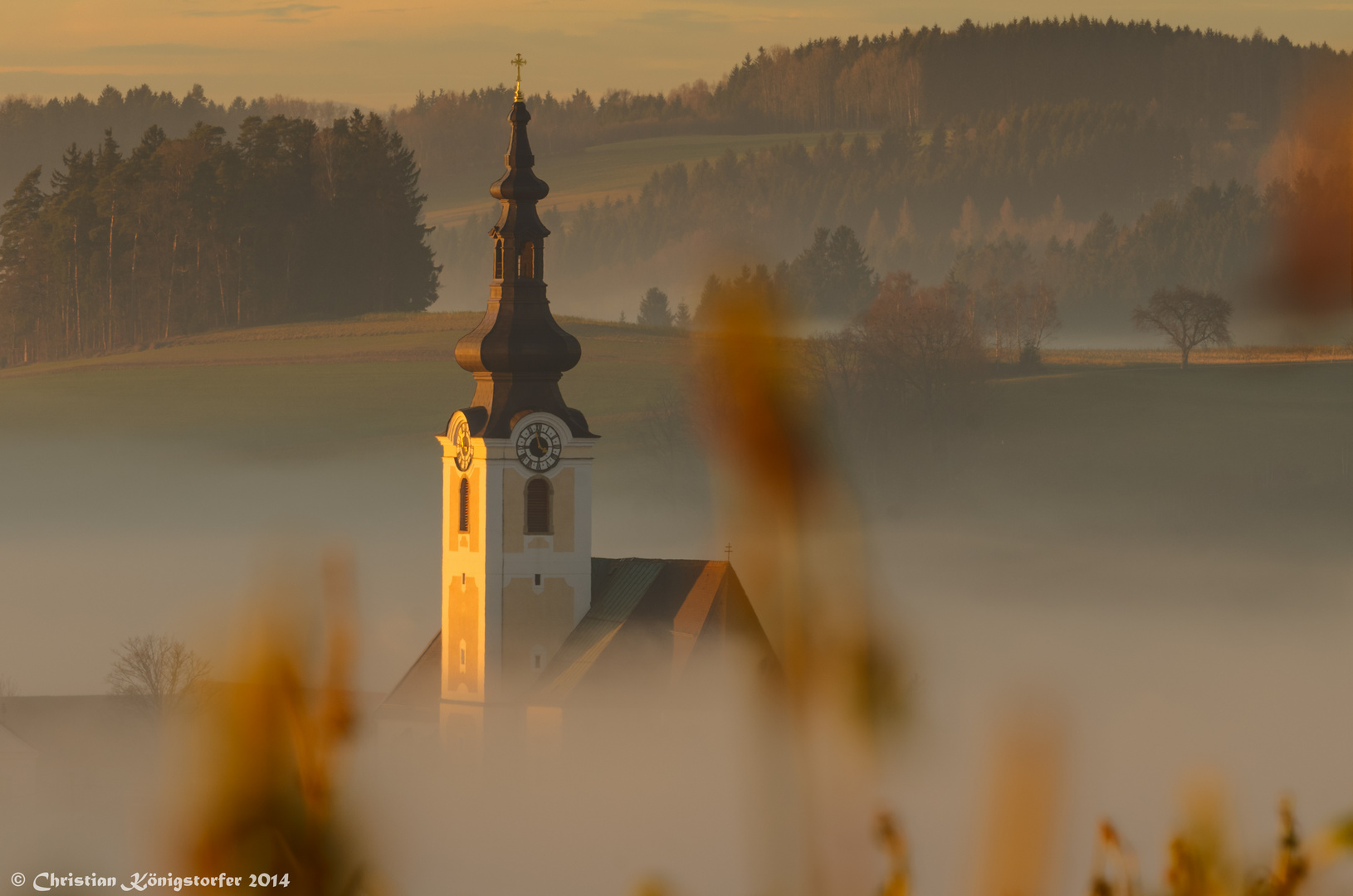 Kirche im Nebelmeer