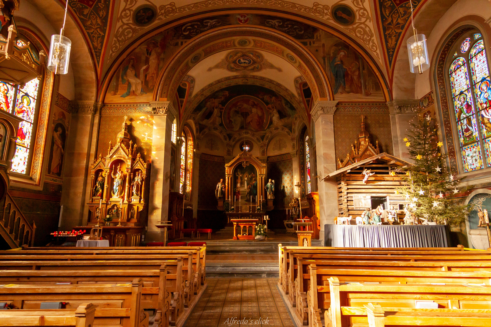 Kirche im Ort Riezlern*