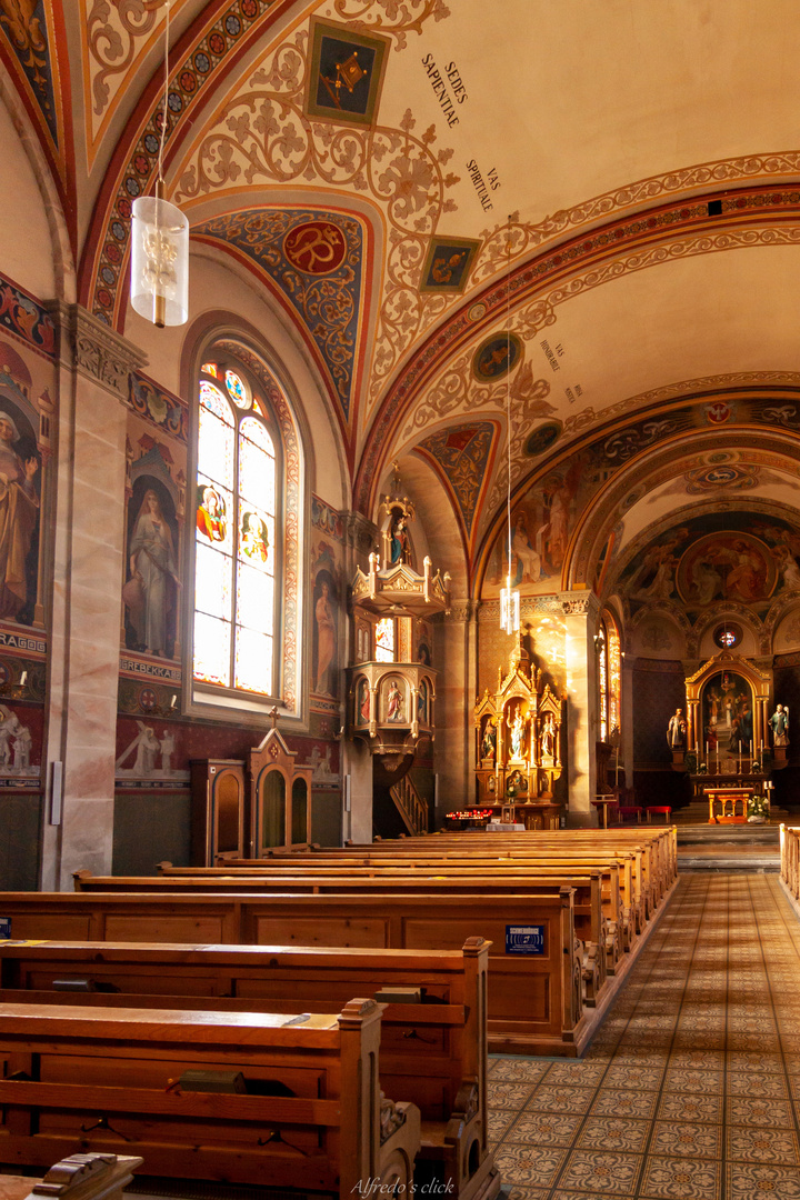 Kirche im Ort Riezlern*