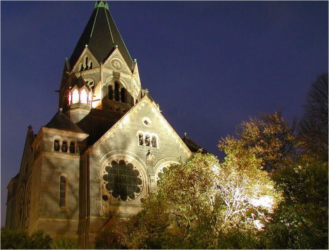 Kirche im Rampenlicht