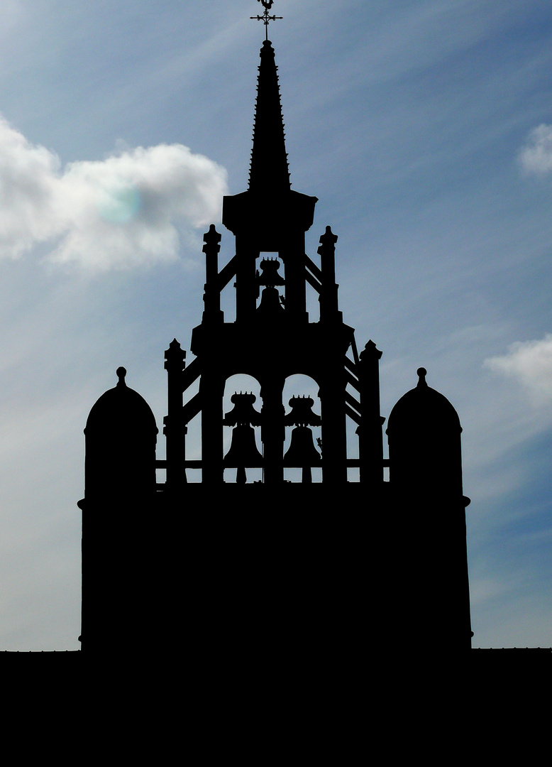 Kirche im Schatten