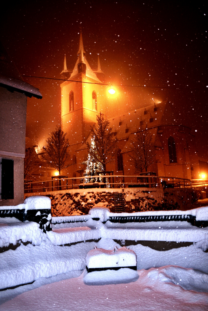 Kirche im Schneetreiben