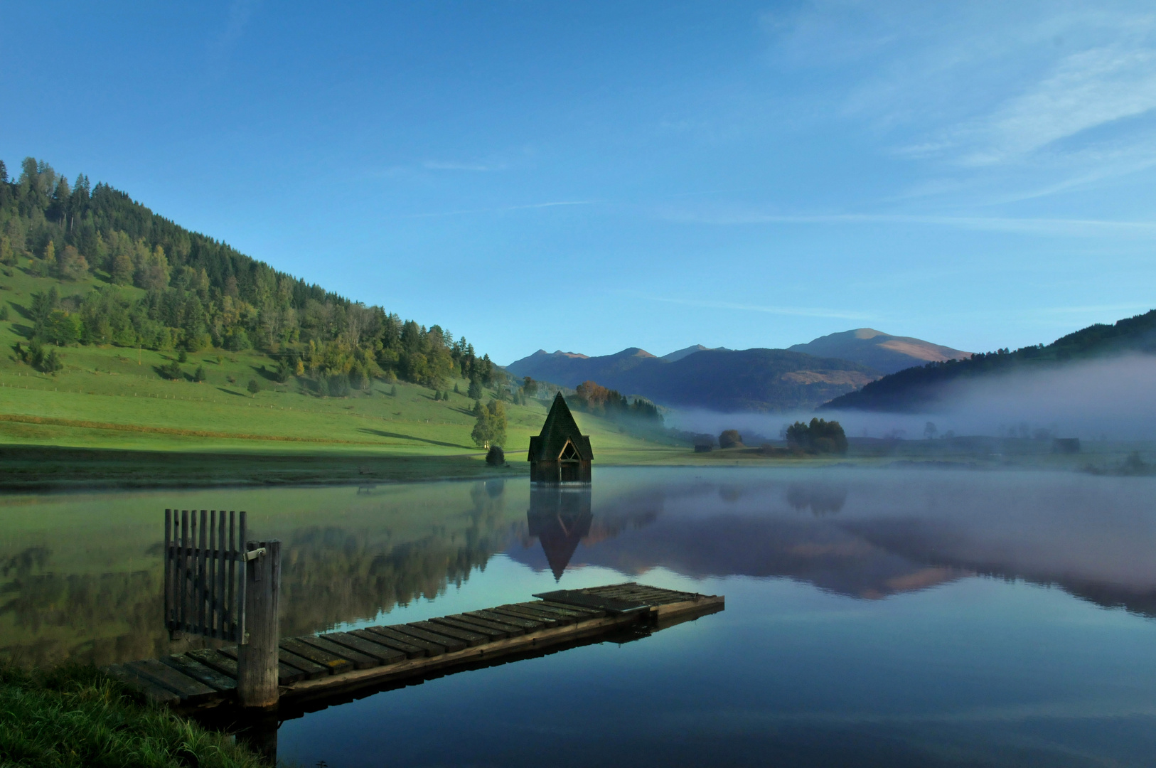 Kirche im See