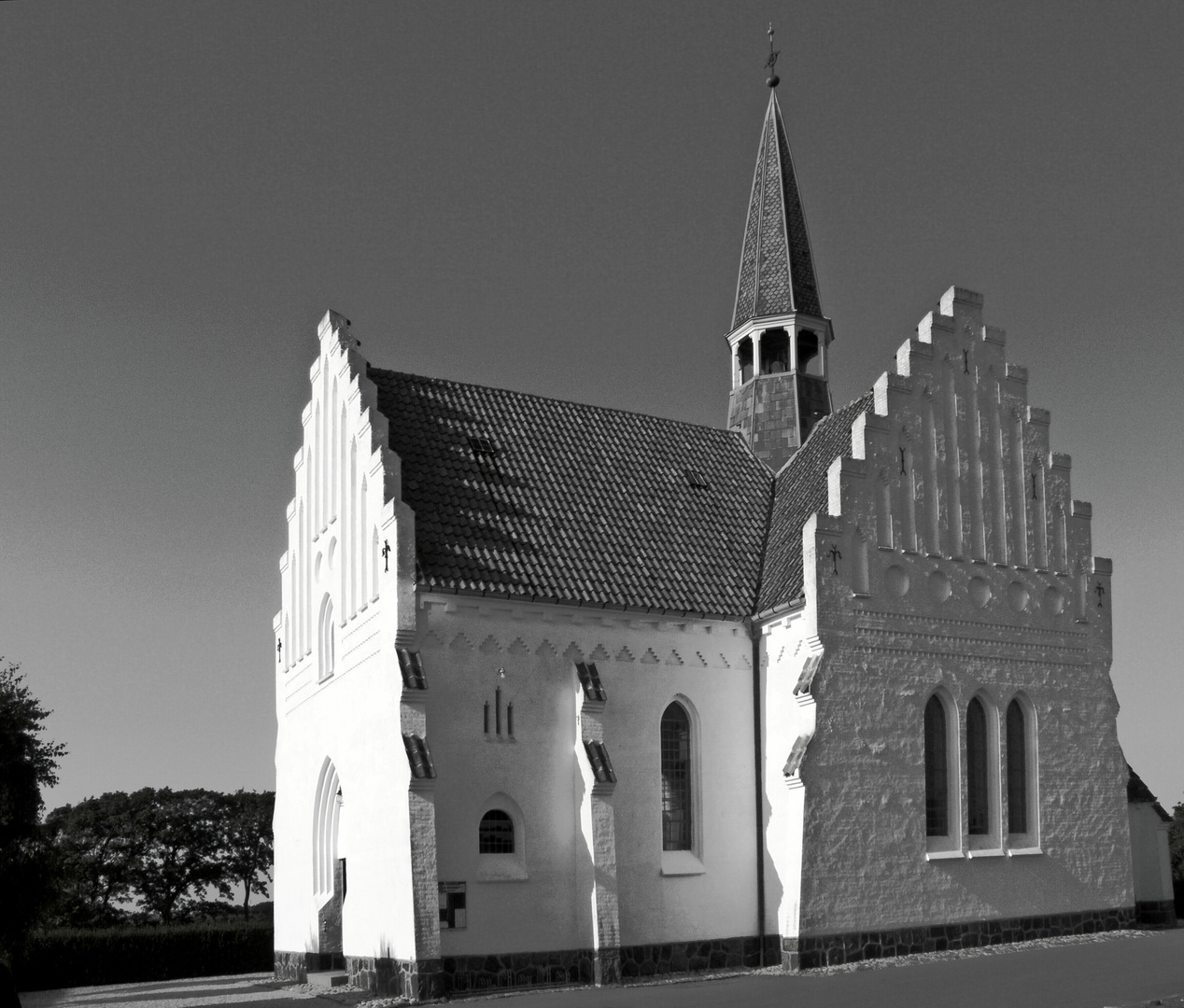 Kirche im Sonnenlicht