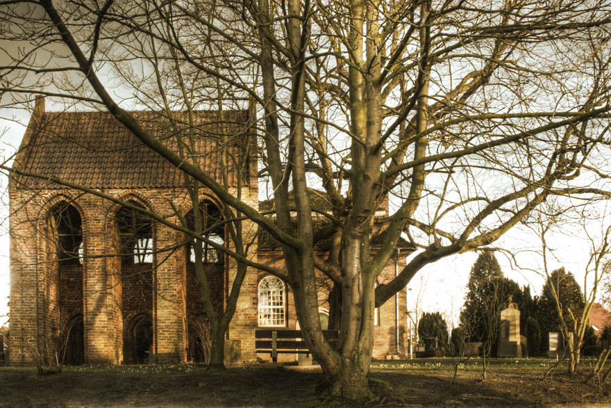 Kirche im Sonnenuntergang