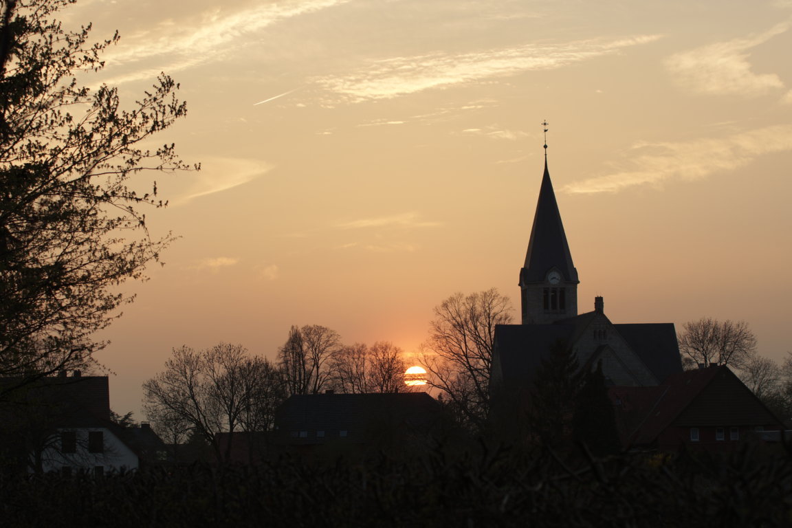 Kirche im Sonnenuntergang