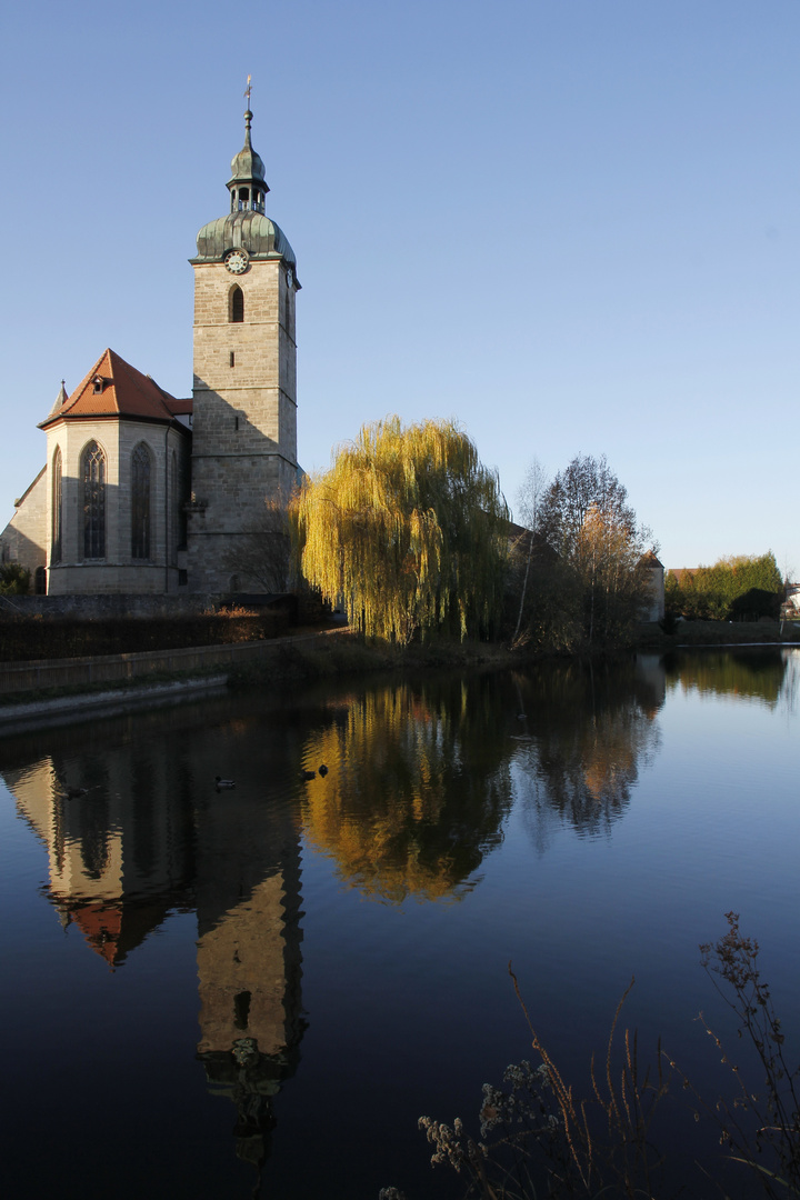 Kirche im Spiegel